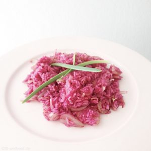 #RoteBeete #Rezepte ROTE BEETE Ideen: Das Superfood Rote Bete - Rezepte geschickt in deinen Alltag einbauen. Mineralstoff- und Vitaminbooster. Unbekannte gesundheitliche Infos zum Wurzelgemüse. Rezepte Ideen, Wirkung und Geschmack. Gesundheitliche Vorteile Blut, Sport und Cholesterin. Rezepte Ideen, Wirkung, Herz Kreislauf, Sportler, Blutbildungen und #Gesundheit #Beetroot #Bluthochdruck