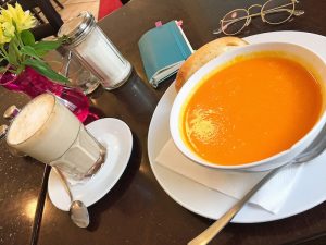 karotten-orangen-ingwer-suppe. Vegane Suppe aus Karotten, Kokos & Süßkartoffeln - 21 Tage Stoffwechelkur
