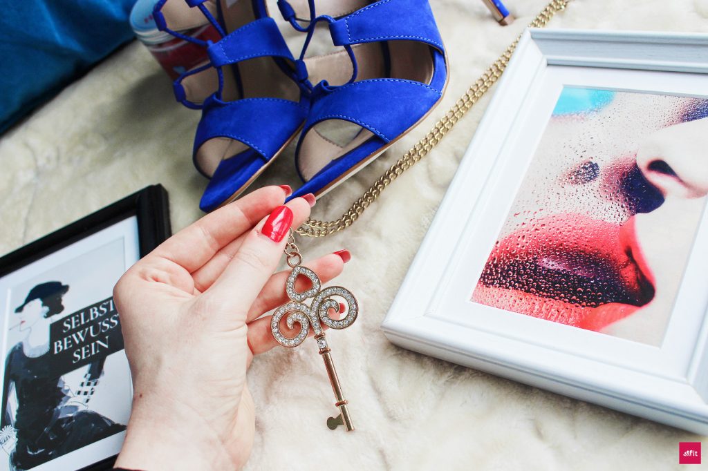 HelloBody: Küssen als Schlüssel zum Glück in der Partnerschaft. Der neue Hello Body Lip Balm Coco Rich (Lippenbalsam) und das HelloBody Lip Scrub Coco Rich (Lippen Peeling) Test, Anwendung und Erfahrung. Sunny Set