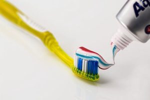 Gesunde Zähne und Zahnfleisch ein Leben lang sind schöner als ungesunde Zähne,aber was ist mit gesunden Zähnen auch ohne putzen? Hier gibt es die Hausmittel