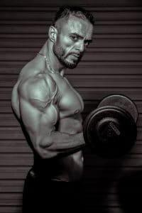 Was denkt ein Mann im Fitnessstudio: Kennst du die Situation? Du bist im #Fitnessstudio und trainierst. Und natürlich ist das andere Geschlecht auch vertreten. Doch was denkt ein #Mann, wenn er trainiert? Was denkt er über dich? Oder wenn er dich sieht, dir seine Hilfe anbietet? Wie könntest du ihn besser #verstehen. Womit könntest du ihn beeindrucken, ihn ansprechen und was kommt als #Frau bei ihm garnicht gut an? #Gedanken #Mann #Männer #Gedanken #Fitnesstraining #Trainingsplan
