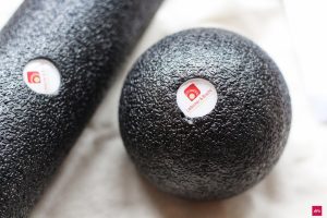 Schmerzen im unteren Rücken, Schmerzen im Knie, Arthrose und Sportverletzungen richtig behandeln mit Faszientraining. Die richtigen Faszienrollen sind entscheidend. Achte auf diese Merkmale bei deiner Rolle und bei der Massage, um langfristig fit zu sein. Schmerztherapie von Liebscher & Bracht #Schmerzen #Behandlung #Knie #Rücken #Athrose #Gesundheit