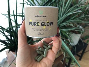 Meine Erfahrung: Die Intention der neuen Pure Glow Caps zielt direkt auf die Haut, dass du vor oxidationen Stress geschützt bist und das Thema Anti-Anti und Re-Aging scheint im Mittelpunkt zu stehen, denn Zutaten wie Spirulina, Weizengras und Alfafa ... 20% Rabatt mit "fitweltweit20"