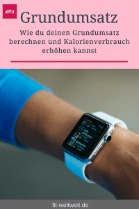 BERECHNE JETZT GANZ EINFACH DEINEN #GRUNDUMSATZ und KALORIENVERBRAUCH. Wie viele Kalorien brauchst du täglich, wenn du… dein Gewicht halten, #Gewicht #zunehmen oder #Gewicht #abnehmen willst oder #Muskelaufbau machen möchtest. Die Formel für deinen #Leistungsumsatz und den Grund, warum die Formel des #BMI veraltet und besser die #BMR Formel angewandt werden sollte. Ebenso dein PAL bestimmen! Tipps einer Fitness A-Trainerin. #FRAU #FRAUEN