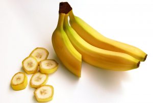 #BANANE #REZEPTE #GESUNDHEIT #ABNEHMEN #WIRKUNG #BANANEN Die Wirkung der Banane auf deine Gesundheit, beim Fitness und kann sie Heißhunger stillen? Mit Bananen abnehmen? Das Bananen Superfood! Blutzuckerspiegel konstant halten mit Bananen? Depressionen und Ängst vorbeugen durch Bananen? Krämpfe vermeiden mit Bananen? + leckere Bananen Rezepte, die du schnell und einfach nachmachen kannst (Smoothies, backen oder auch selbstgerechtes Eis) Alle Tipps aus meiner Coaching Praxis. ... siehe Blog.