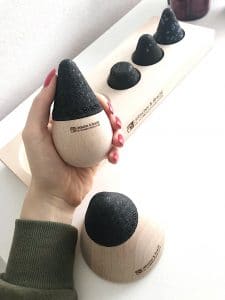 Erfahrungen-Liebscher-Bracht-Schmerzfrei-Drücker-Set-Anwendung-Rücken