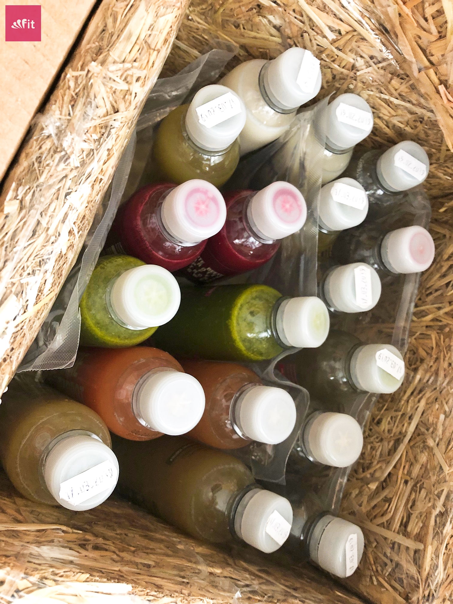 3 Safttage mit der #Kur von Kale and Me, Ich habe das Experiment gewagt und dazu einen entspannenden Spa Day mit Hello Body. Wie es lief, erfährst du unten: Mein gesamter Alltag der 3 Tage, ich war zuhause und unterwegs bei Terminen und auf Events. Wird man von der #Saftkur satt? Kann man #abnehmen? Schmecken die #Säfte? Was kann man dazu #essen? Wie fühlt man sich bei der Saftkur? #Saftkur vorbereiten? Entlastungstage und danach... alles auf dem Blog!