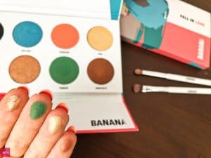 #BANANABEAUTY #EYESHADOW #IDEEN #LIDSCHATTEN #Beautyblog #Erfahrung mit der NATURALLY AWESOME PALETTE von Banana Beauty (Werbung) und meine #Erfahrungen, 8 verschiedene Lidschatten Farben, fast alle #vegan für ein natürliches #Augen #MakeUp auch für deine #Hochzeit, #Geburtstag. Eyeshadow Paletten Erfahrungsbericht für blaue Augen, braune Augen und grüne Augen. Bewertung der Eyeshadow Banana Beauty Sets. Spare bis zu 40% #Rabatt im Online Shop siehe Blogpost (Gutschein Code: fitweltweit)