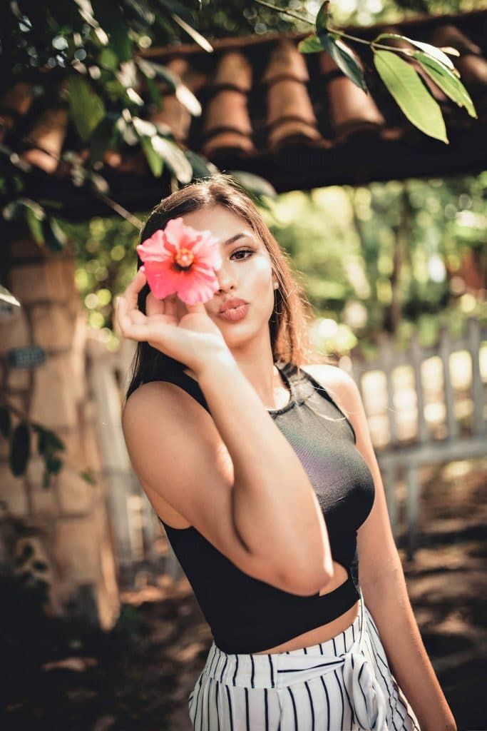 #Haut #Nutricosmetics #Superfoods #Pickel #Bambus #Hibiskus #Acerola Natural Mojo Erfahrungen GLAM PROTECT trockene Haut und unreine Haut. Inhaltsstoffe wie Hibiskus, Acerola Kirsche und Bambus können beim Schutz deiner Haut ihre starke Wirkung entfalten und sogar Zeichen der ersten Hautalterung reduzieren (#AntiAging). Das Glam Protect zählt zu den in den USA total angesagten Nutricosmetics, der essbare Kosmetik/#Schönheit. #Beautyhack 30% Rabatt auf Natural Mojo Sets "cathisets" (Werbung)