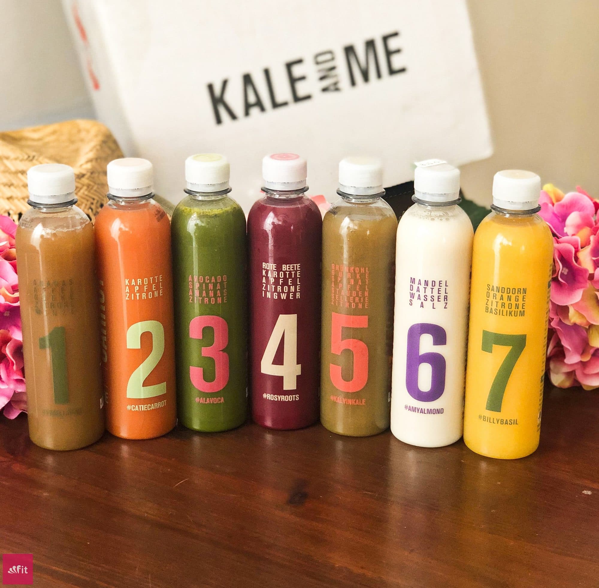 #Saftkur 3 Tage #Erfahrung vorher nachher, Saftkur selber machen oder Saftkur #kaufen? 3 Safttage mit der Saftkur von Kale & Me (Werbung) Wie lief die Saftkur? Mein gesamter Alltag der 3 Tage mit Terminen und Events. Wird man von der Saftkur satt? Kann man mit der Saftkur abnehmen? Was ist drin? Saftkur Rezepte. Was kann man während einer Saftkur essen? Wie fühlt man sich bei der Saftkur? Saftkur vorbereiten (Entlastungstage, Entschlackung und danach) + 2 gratis Säfte bei Kale & Me …siehe Blog!
