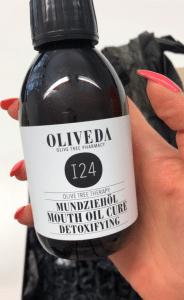 #BEAUTY für innen und außen. #Ölziehen für eine gesunde Mundhygiene und reine #Haut im #Gesicht (ohne #Pickel). Immunbooster Drinks, Matcha Tee, Ayurveda, Oliveda Produkte sind Energiebomben für dein Immunsystem. (Seren, Körperpflege, Gesicht & Seren, Mund, Olivenöl, Haare, Hydroxytyrosol Molecule, …) #OLIVEDA #ERFAHRUNGEN und #REVIEW 15 % Rabatt kannst du dir mit dem Code "FITWELTWEITCATHI15" (groß geschrieben) sichern auf alle Produkte von OLIVEDA ohne Mindestbestellwert. (Werbung)