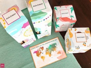 AVA&MAY Wanderlust Set Duftkerze Duftstäbchen Erfahrung #DUFTKERZEN #VEGAN #KERZEN #ZUHAUSE #COZY #GEMÜTLICH #SOMMER #BALKON #AVAMAY #GARTEN #Terrasse // AVA & MAY Duftkerzen riechen nach Reisen in die Ferne, ins Gebrige, die Wüste oder ans Meer. Natürliche Düfte, veganer Sojawachs, 45h Brenndauer. AKTION ✅ 25%-40% Rabatt, auf Sets bis zu 50% sparen. Nutze den Code „fitweltweit“ und spare auf deinen gesamten Einkauf. Andere Sorten: Bahamas, Sizilien, Santorini, Sri Lanka (Werbung)