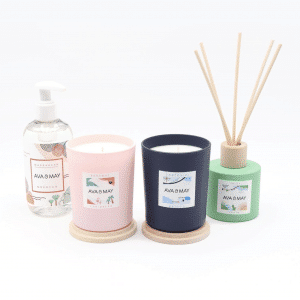 Ava & May Bath and Body Sets Erfahrungen (25% - 40% Rabatt mit dem Code „fitweltweit“) - fit-weltweit.de // Wow die neuen Bath and Body Sets von Ava & May sind da und ich bin auf meine Erfahrungen damit gespannt (Werbung). In den Bundles Werden #Duftkerzen und #Duftstäbchen kombiniert mit hochwertigen #Bad- und Pflegeprodukten. So sind zum Beispiel ein Gesichtswasser, eine #Creme oder auch die heiß erwartete flüssige #Seife enthalten. Die Persia Limited Edition ist schon fast ausverkauft #avamay