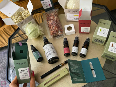 HERBLIZ ERFAHRUNGEN CBD Hanf produkte Rezension ÖL Cape Kosmetik Beauty Booster Badekugel Badesalz Massageöl Bewertung