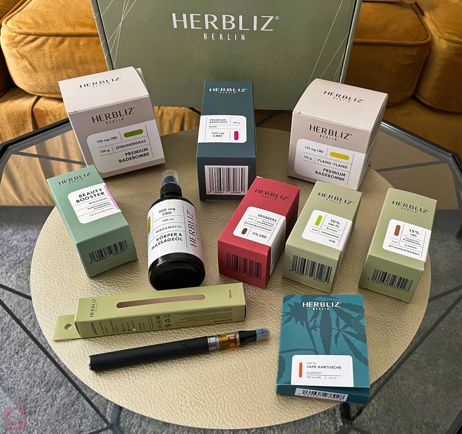Verpackung HERBLIZ ERFAHRUNGEN CBD Hanf produkte Rezension ÖL Cape Kosmetik Beauty Booster Tagescreme Augencreme Bewertung Verpackung HERBLIZ ERFAHRUNGEN CBD Hanf produkte Rezension ÖL Cape Kosmetik Beauty Booster Tagescreme Augencreme Bewertung