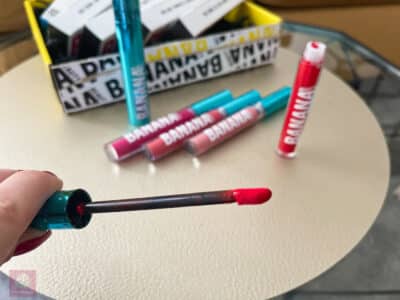 Banana Beauty Erfahrungen Liquid Lipstick Schwämmchen rotton
