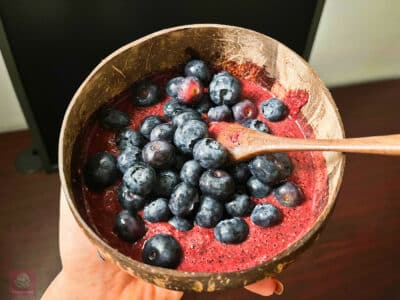 OATSOME Smoothiebowl Zubereitung Anleitung Obst Blaubeere