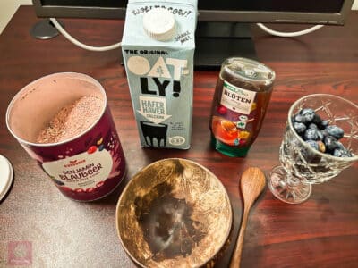 Zutaten OATSOME Smoothie Bowl Zubereitung Anleitung Blaubeere